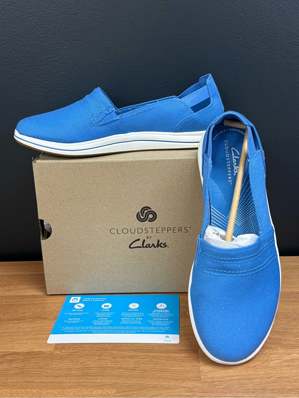 NIB Clarks Cloudsteppers Blue Canvas Washable Slip-Ons Size 9